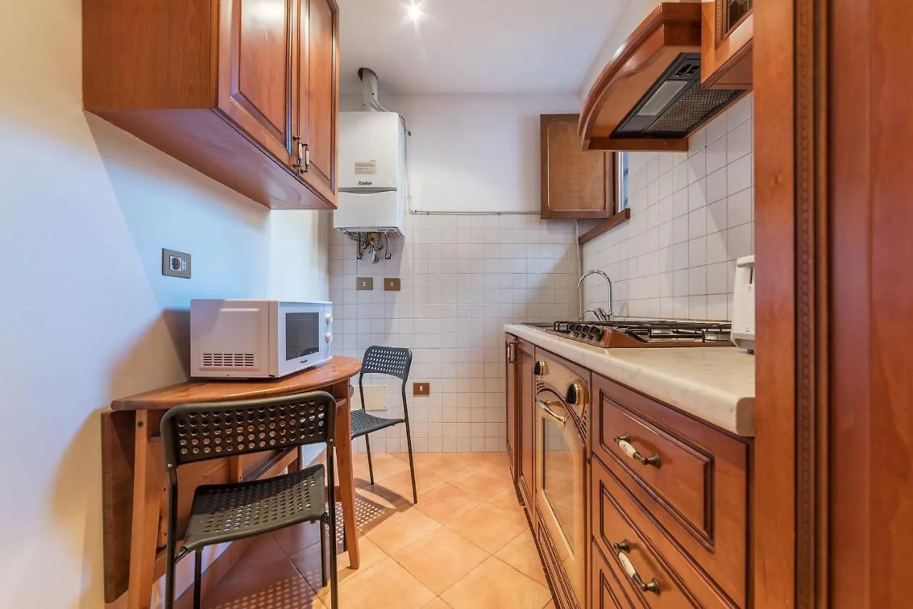 Amazing Studio In Campo De Fiori - FromhometoRoma Daire Roma